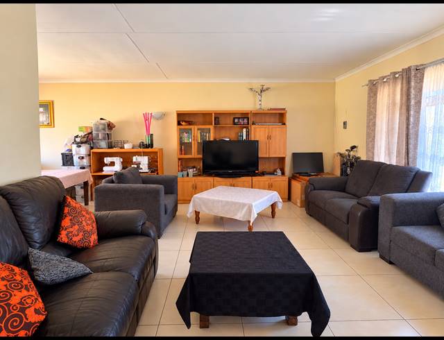 5 BEDROOM HOUSE FOR SALE IN VAALPARK